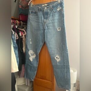 Levi’s Wedgie Destructed Jeans